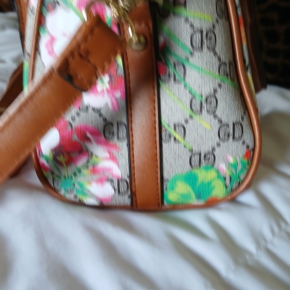 Small Floral Handbag - Picture 8 of 9